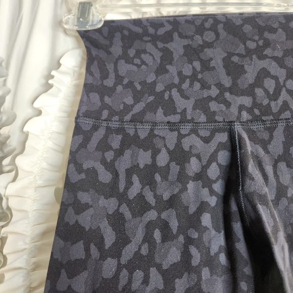 Lululemon Align Crop *21" Formation Camo Deep Coal Multi Grey sz 2 - Picture 5 of 7